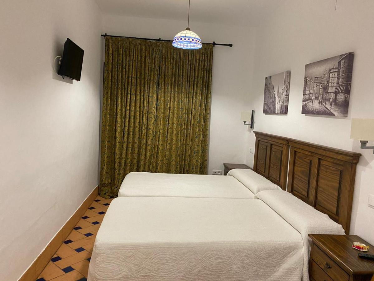 Apartamentos Turisticos - Hostal Los Alisos Aliseda Ngoại thất bức ảnh