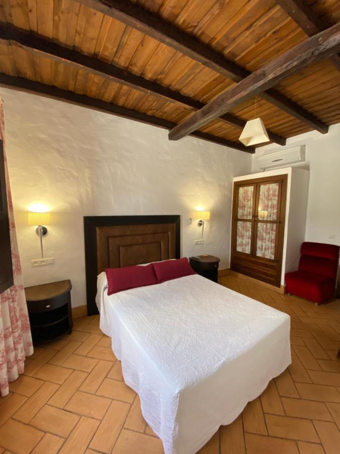 Apartamentos Turisticos - Hostal Los Alisos Aliseda Ngoại thất bức ảnh