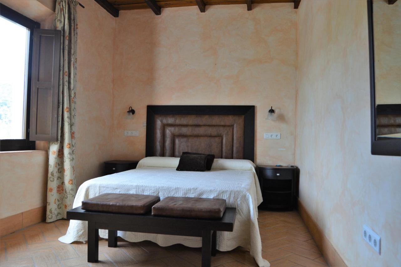 Apartamentos Turisticos - Hostal Los Alisos Aliseda Ngoại thất bức ảnh