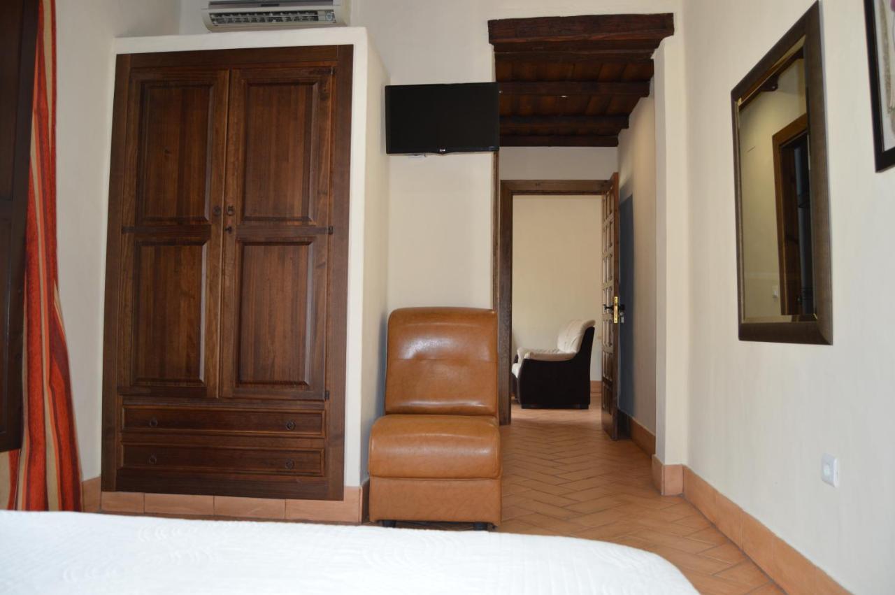 Apartamentos Turisticos - Hostal Los Alisos Aliseda Ngoại thất bức ảnh