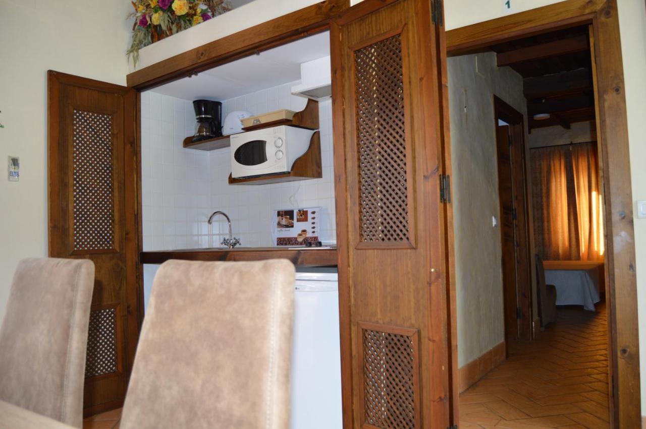 Apartamentos Turisticos - Hostal Los Alisos Aliseda Ngoại thất bức ảnh