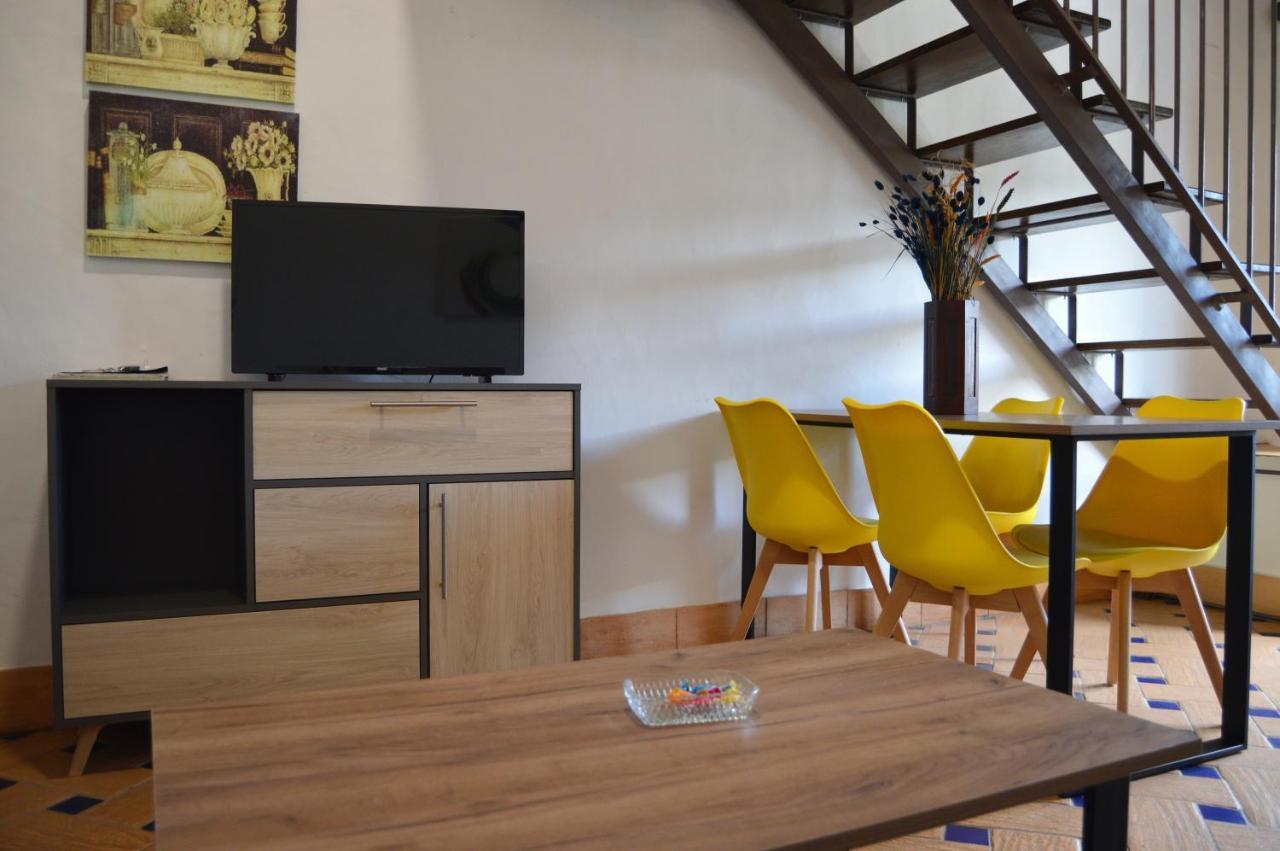 Apartamentos Turisticos - Hostal Los Alisos Aliseda Ngoại thất bức ảnh