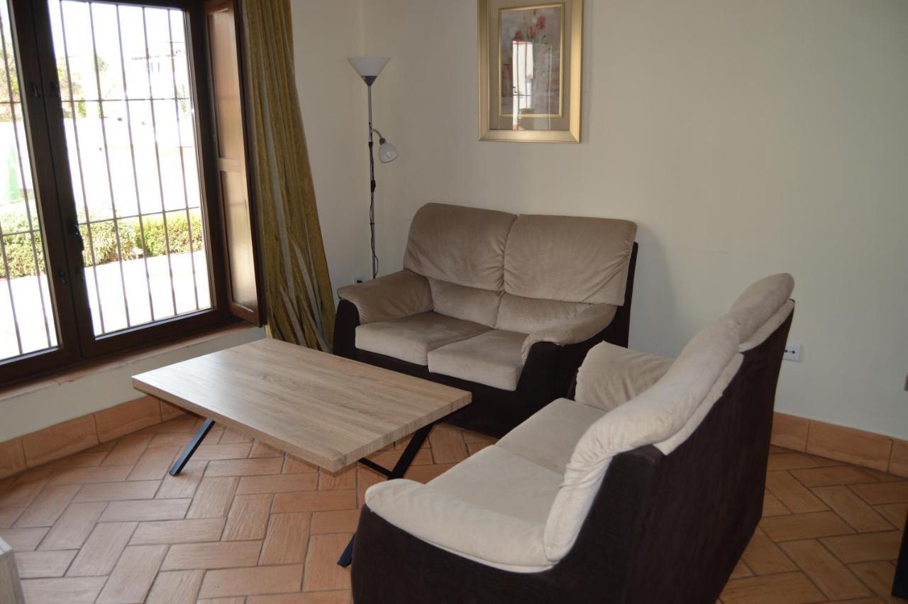 Apartamentos Turisticos - Hostal Los Alisos Aliseda Ngoại thất bức ảnh
