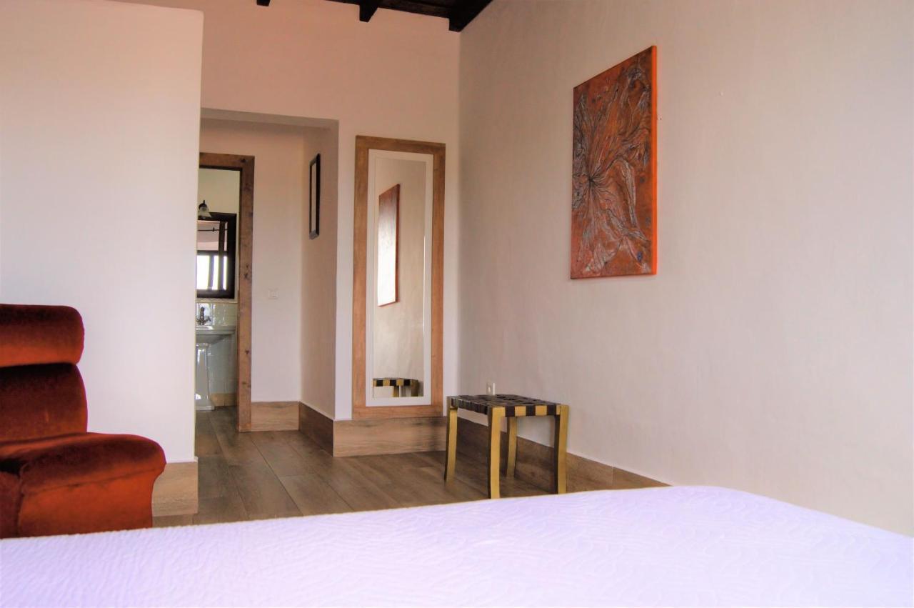 Apartamentos Turisticos - Hostal Los Alisos Aliseda Ngoại thất bức ảnh