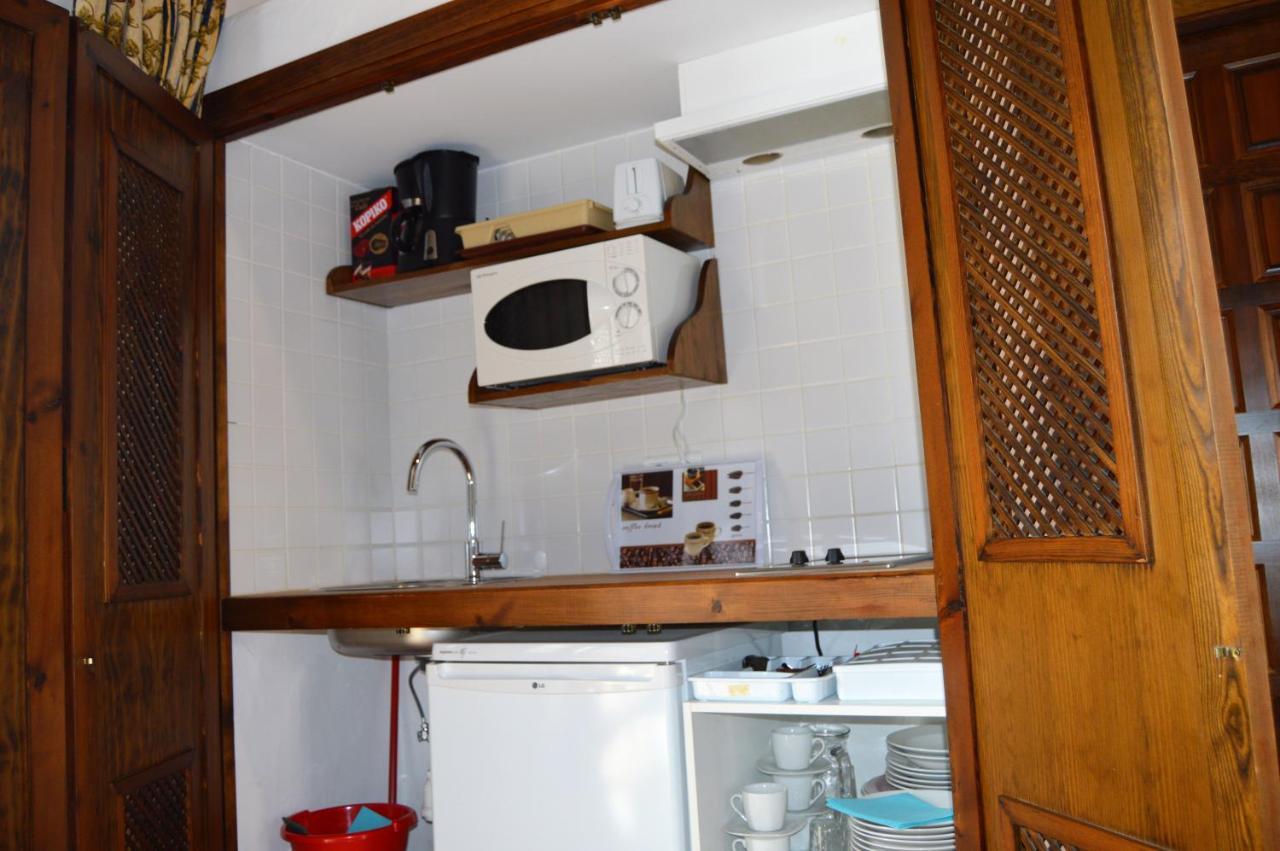 Apartamentos Turisticos - Hostal Los Alisos Aliseda Ngoại thất bức ảnh