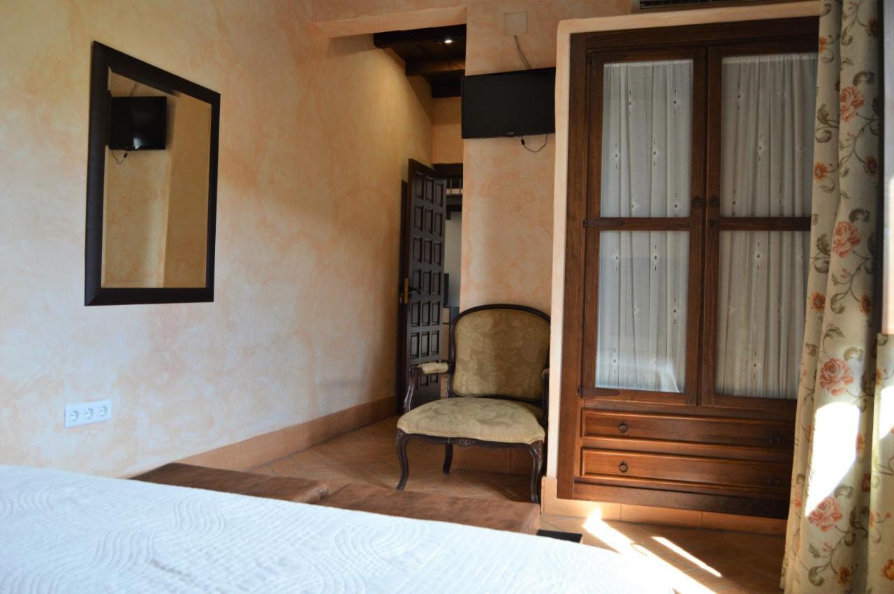 Apartamentos Turisticos - Hostal Los Alisos Aliseda Ngoại thất bức ảnh