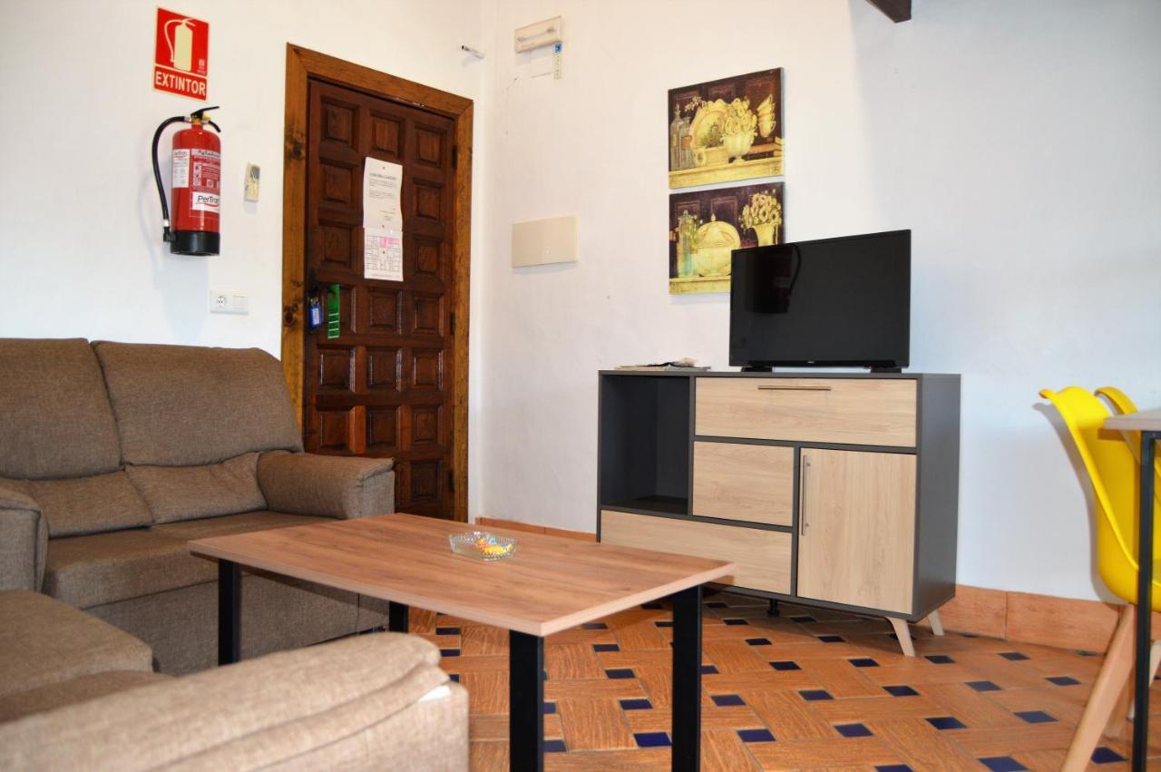 Apartamentos Turisticos - Hostal Los Alisos Aliseda Ngoại thất bức ảnh