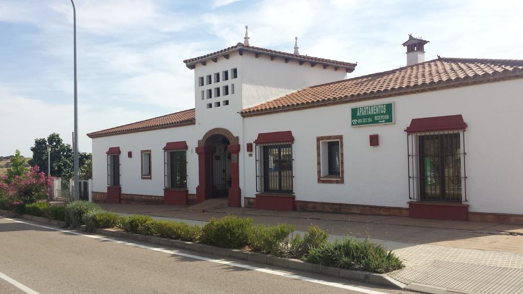 Apartamentos Turisticos - Hostal Los Alisos Aliseda Ngoại thất bức ảnh