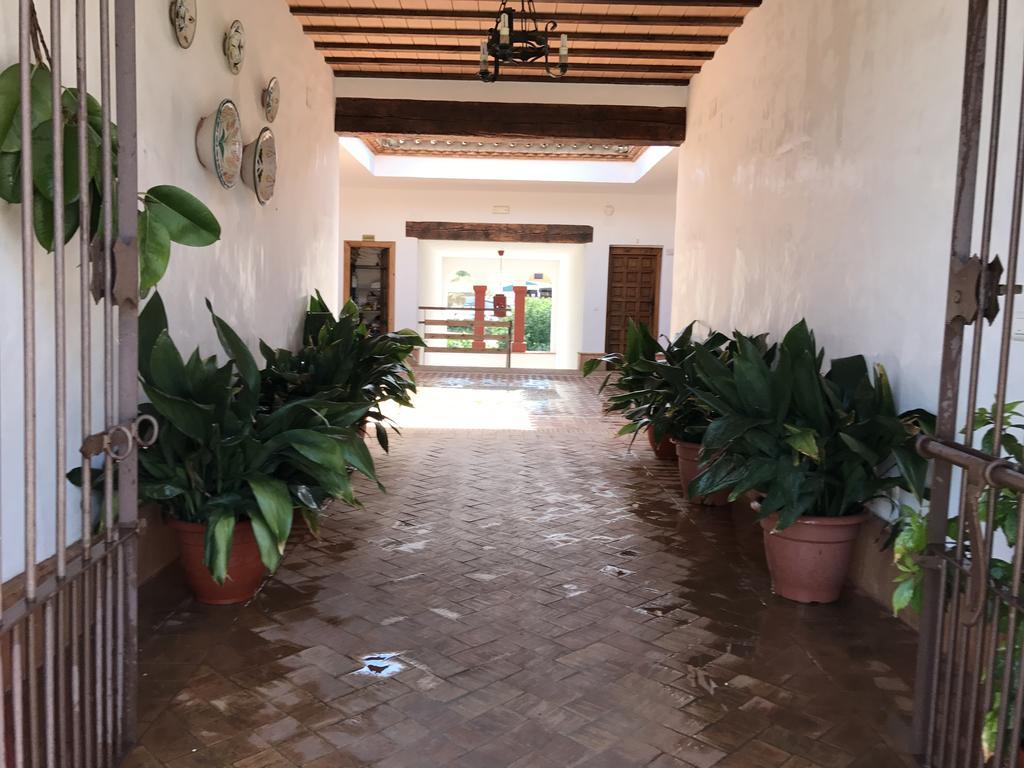 Apartamentos Turisticos - Hostal Los Alisos Aliseda Ngoại thất bức ảnh
