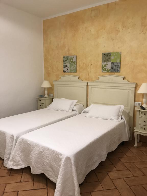 Apartamentos Turisticos - Hostal Los Alisos Aliseda Ngoại thất bức ảnh